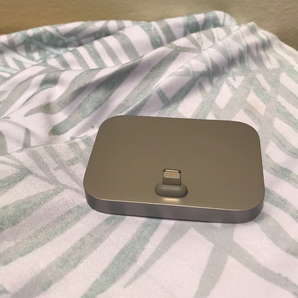 Apple dock